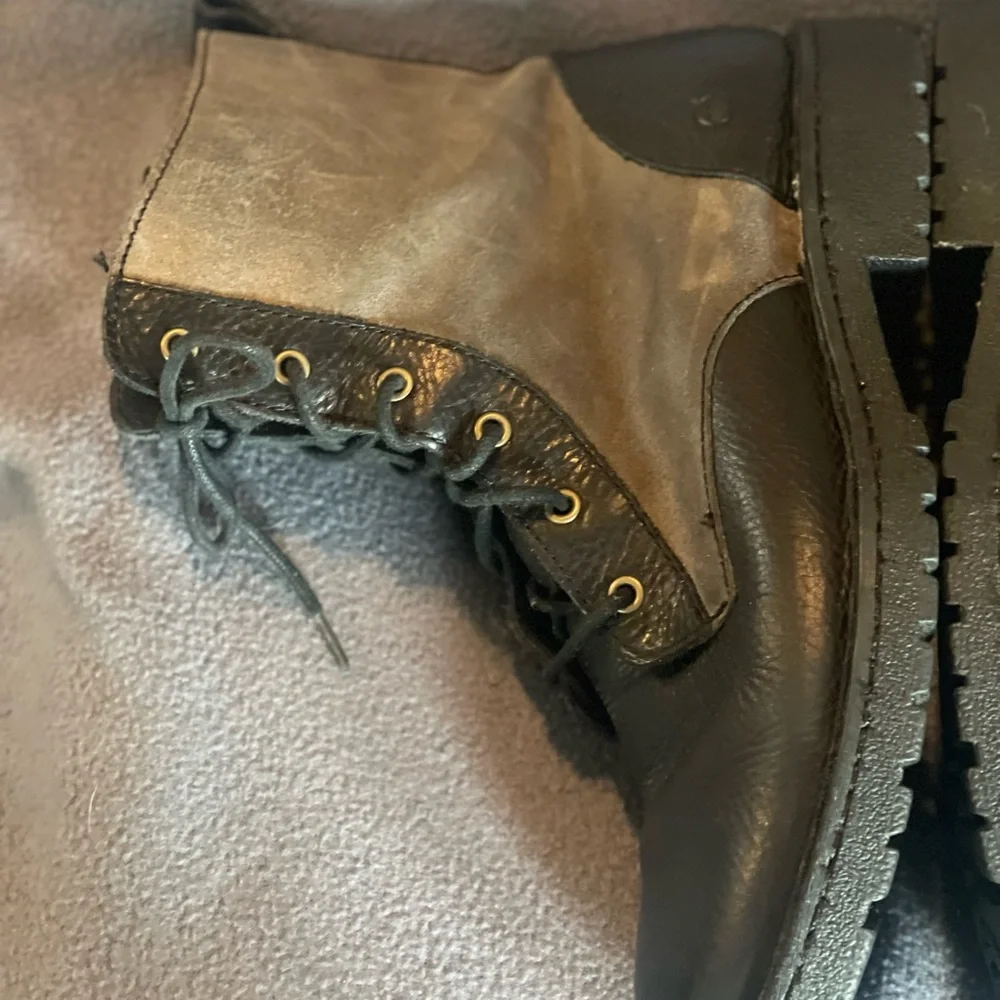 Born boots‎ mens size 9.5 pre-owned condition black/gray